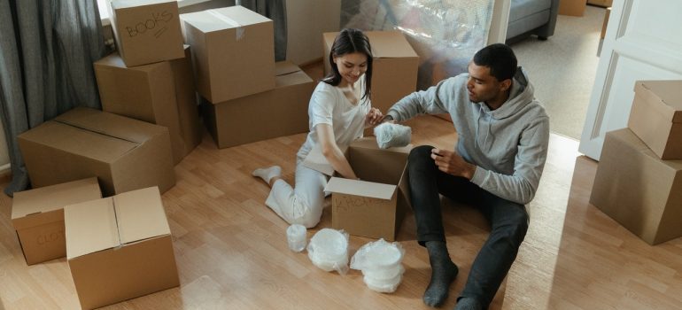 couple - moving companies Farmington Hills MI